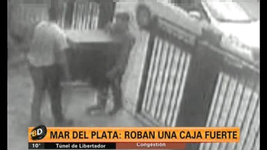 Se robaron una caja fuerte de 200 kilos y salieron por la puerta