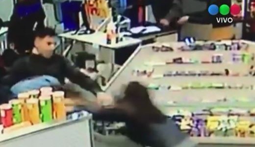 Video: jóvenes protagonizaron una batalla campal en una estación de servicio