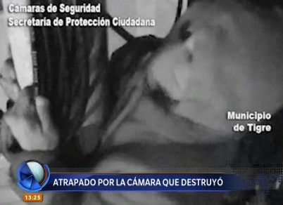 Atrapado por la cámara que destruyó