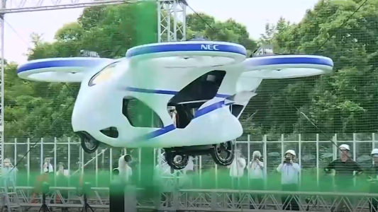 Otra prueba exitosa del auto volador