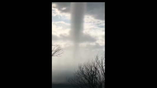 Hotel con vista a una enorme tromba