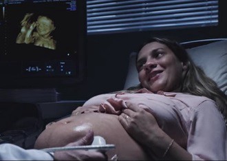 Mirá el momento en el que una madre ciega "ve" a su hijo por primera vez