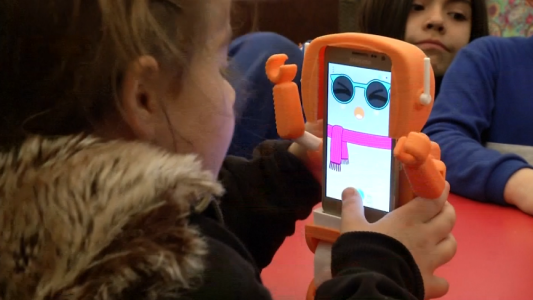 Sima, el primer robot escolar de América Latina