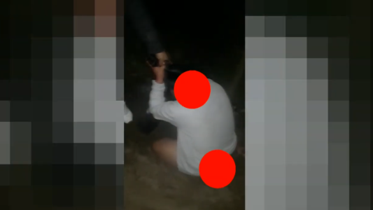 Pescó a su esposo con la amante, golpeó a la mujer y filmó la agresión