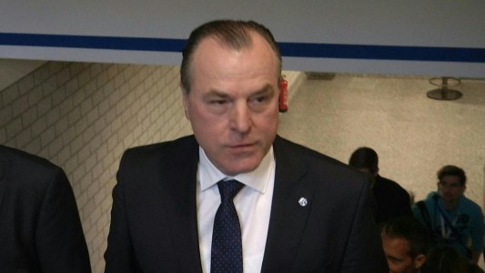 Suspenden al presidente de un club de fútbol alemán por declaraciones racistas