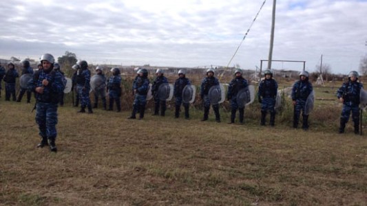 Violento desalojo en La Plata deja al menos 35 personas heridas