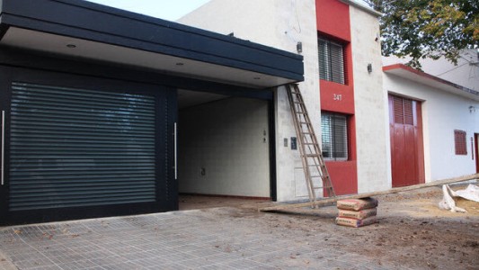 Asaltan a una familia: comen empanadas, toman cerveza, miran Los Simpsons y se llevan todo