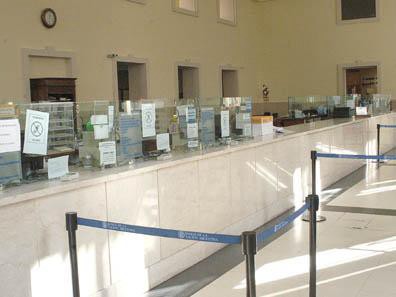 Hoy no hay bancos y mañana podría faltar dinero en los cajeros