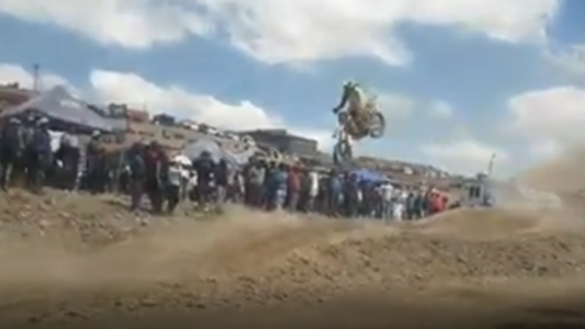 Muere motociclista en carrera