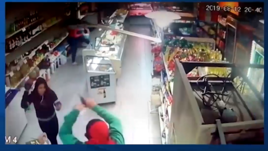 Empleadas resistieron, dos tiros y se llevaron la recaudación