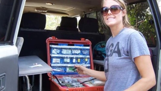 Voluntaria prestó servicios médicos sin tener formación profesional en Uganda y la acusan de la muerte de 105 chicos