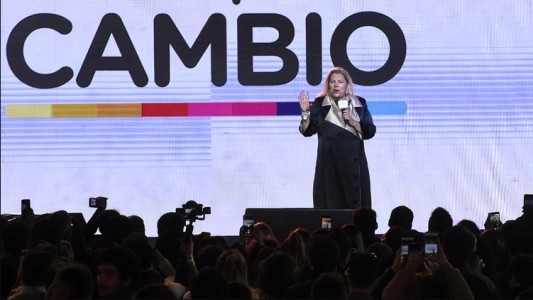 Elisa Carrió: “De Olivos nos van a sacar muertos”