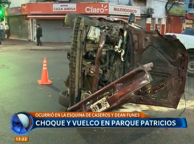 Choque y vuelco en Parque Patricios