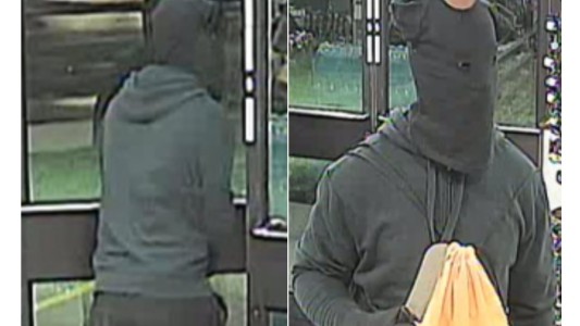 Robo: armado con un cuchillo y con una remera de bebé en la cabeza