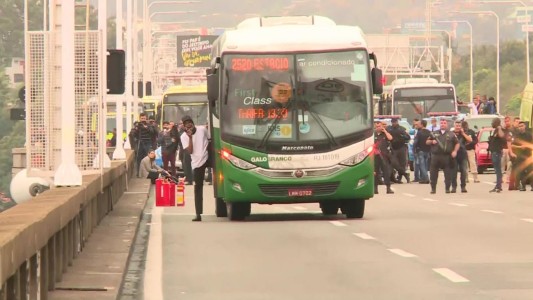 Toma de rehenes en un micro de Brasil