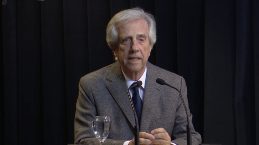 Así anunciaba Tabaré Vázquez su enfermedad