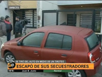 Lo secuestraron, negociaban el rescate pero se escapó tirándose del auto
