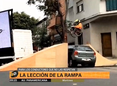 La lección de la rampa para conductores que no las respetan