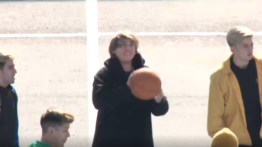 Furor por Paulo Londra jugando de local