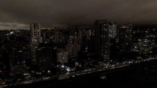 Apocalipsis brasileño: por los incendios en el Amazonas se hizo de noche en San Pablo en plena tarde