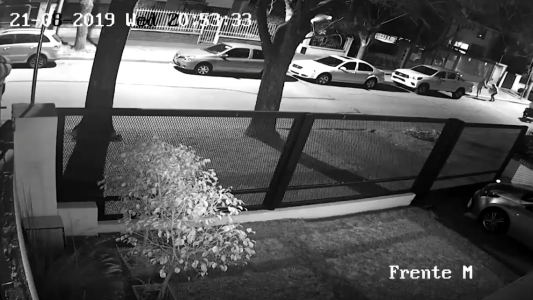 Salió a hacer las compras a la esquina y se cruzó con motochorros