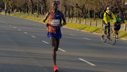 Récord: El keniata Bedan Karoki ganó la media maratón de Buenos Aires en menos de una hora