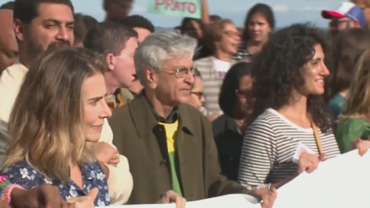 Amazonas: Caetano Veloso y Sonia Braga al frente de las protestas