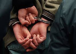 Lo condenaron tras admitir haber golpeado un hombre para robarle pero quedó libre