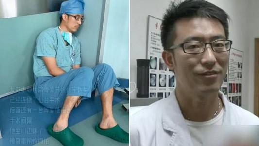 La foto de un cirujano durmiendo en el piso después de siete operaciones seguidas