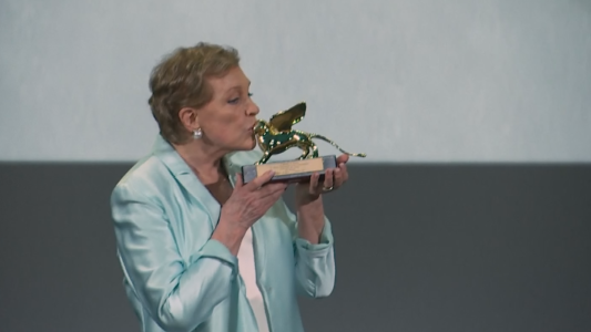 La novicia rebelde domó el León de Oro