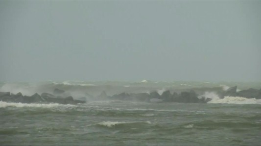 Dorian deja cinco muertos en las Bahamas y EEUU evacúa la costa