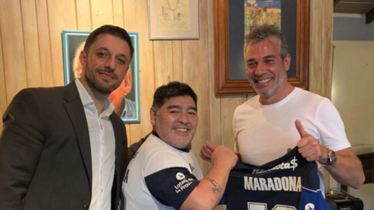 Acuerdo "de palabra": Maradona es el nuevo DT de Gimnasia
