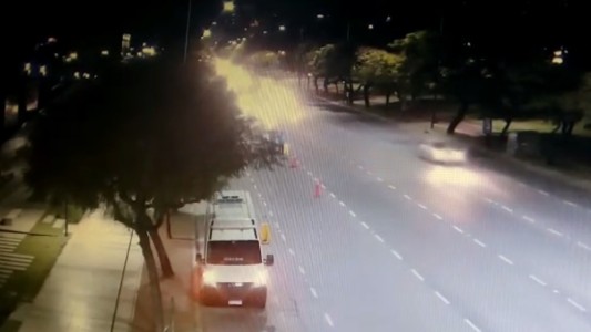 Video: así fue el momento en el que atropellaron a los dos agentes durante un control de tránsito