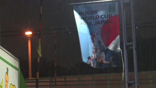 Dos muertos y decenas de heridos en Tokio tras paso de tifón