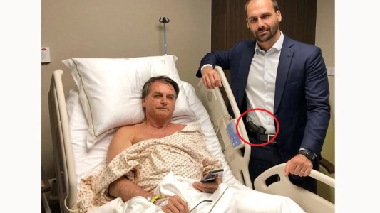 Bolsonaro: la polémica por el arma de su hijo y la crítica a la "vía democrática"