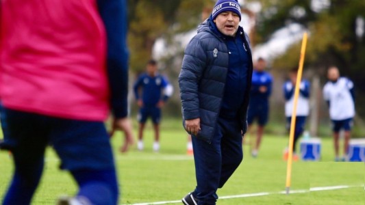 Maradona en Gimnasia: dirige su primer entrenamiento en el Bosque