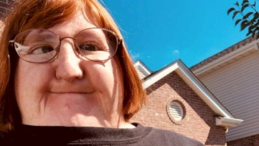 Le dijeron que era demasiado fea para sacarse selfies: su respuesta se convirtió en viral