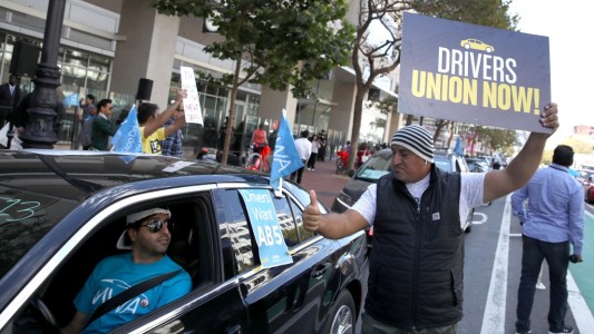 California: aprueban ley que considera a choferes de Uber y Lyft como empleados