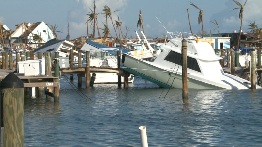 Los habitantes de Bahamas comienzan la lenta reconstrucción de la isla