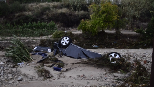 Dos muertos tras quedar atrapados en un auto en medio de la inundación