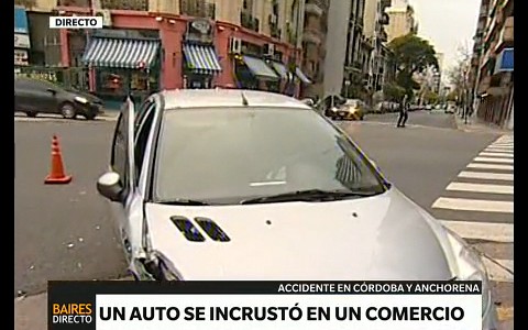 Un auto se incrustó en un comercio