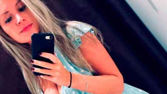 Se le cayó el celular al agua mientras se bañaba y murió electrocutada