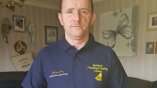 El plomero que se volvió viral por la increíble tarifa que le cobró a una abuelita de 91 años con cáncer terminal