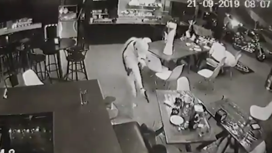 Así fue el ataque de dos sicarios a un bar en México