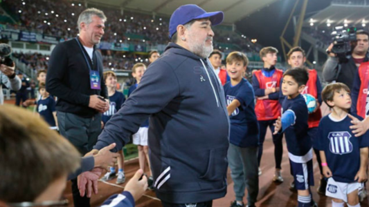 Video: la emotiva bienvenida a Diego Maradona en el Kempes de Córdoba