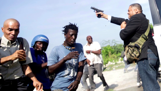 Senador haitiano disparó contra la muchedumbre y dejó dos heridos