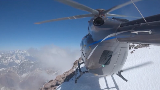 Así fue el histórico aterrizaje en la cima del Aconcagua