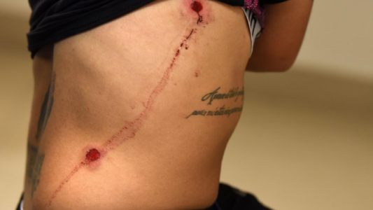 Una jugadora de la Selección de fútbol fue baleada en el velorio de su hermano