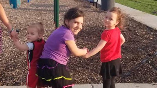 La nena con enanismo abandonada por sus padres ya vive con su nueva familia