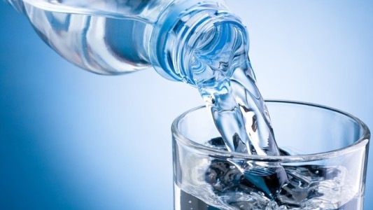 "Producto falsificado": prohíben la venta de un agua baja en sodio